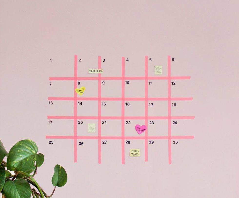 washi tape yang dijadikan kalender dinding (magazin.makerist.de/Luisa Beck)