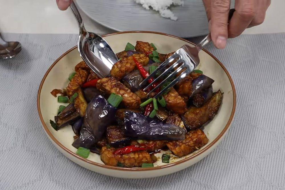 tumis terung tempe saus tiram (YouTube.com/Eddy Siswanto)