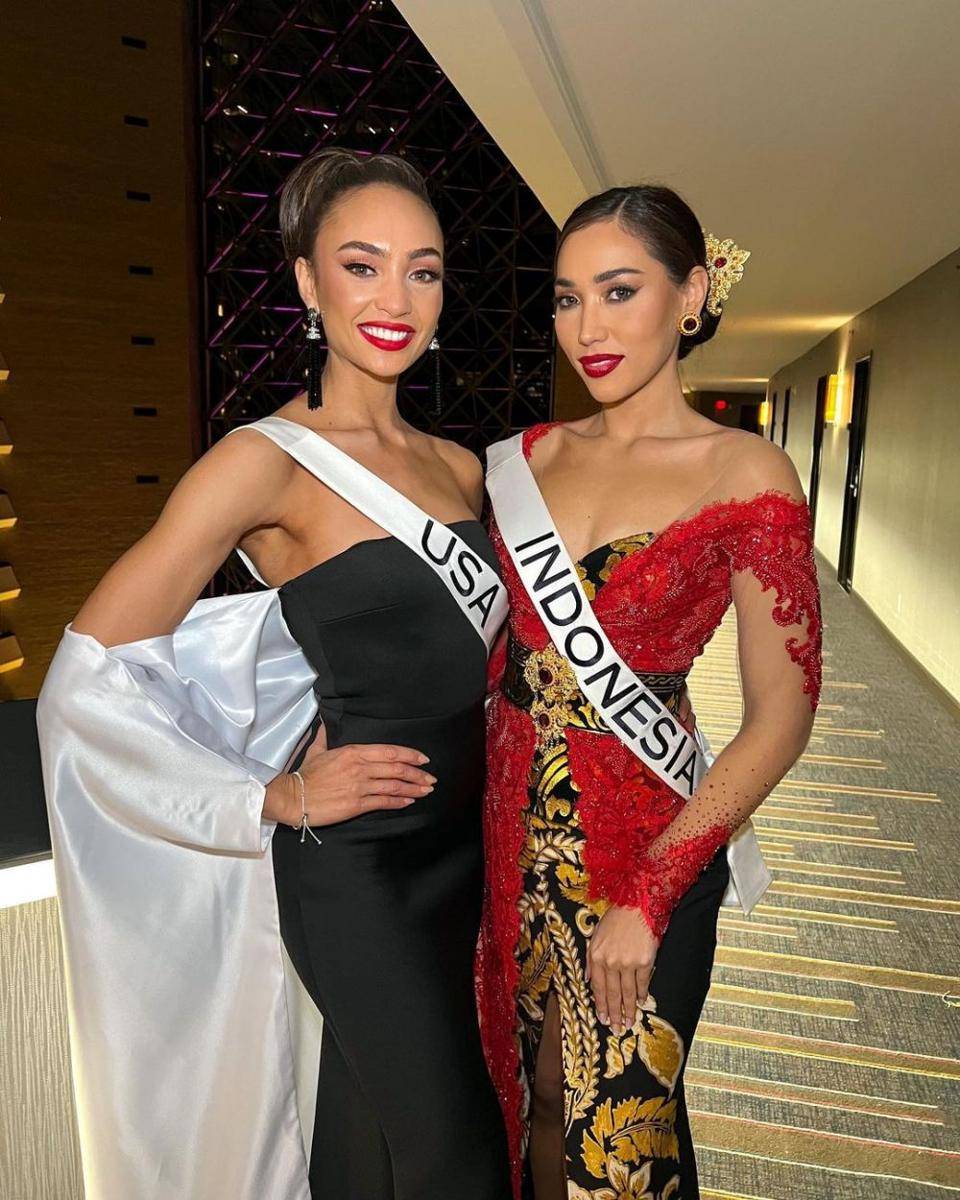 R'Bonney Nola bersama Laksmi Deneefe saat masa karantina Miss Universe. (https://www.instagram.com/rbonneynola)