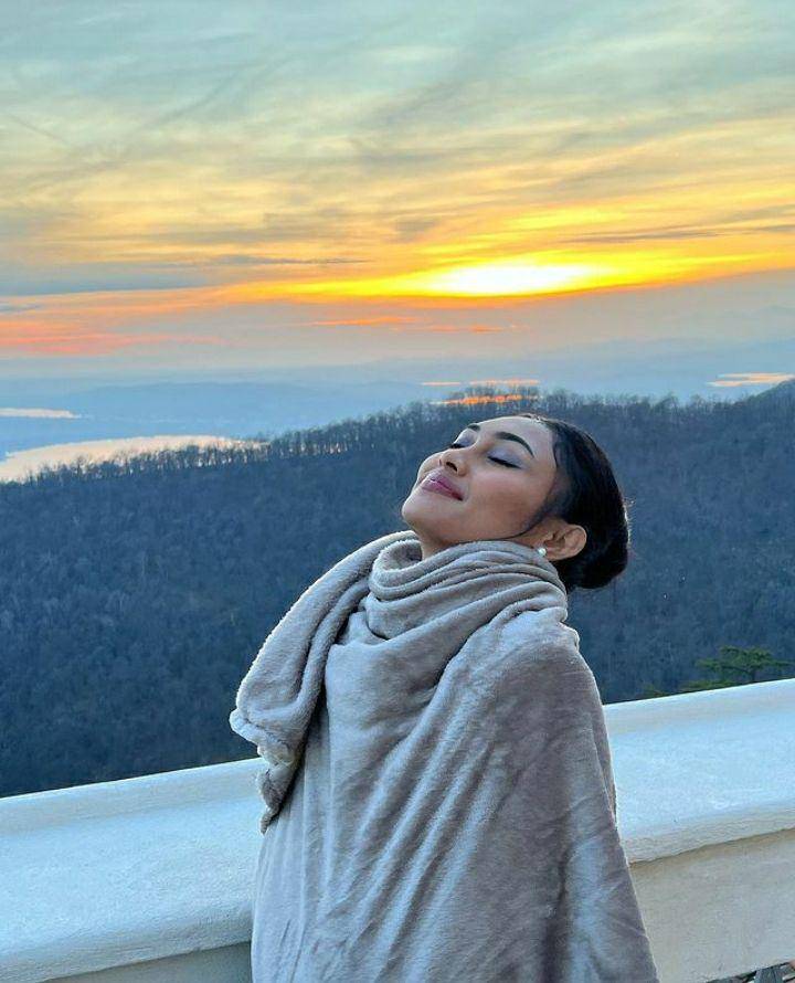 Potret Novia Bachmid di Itali (instagram.com/noviabachmid)