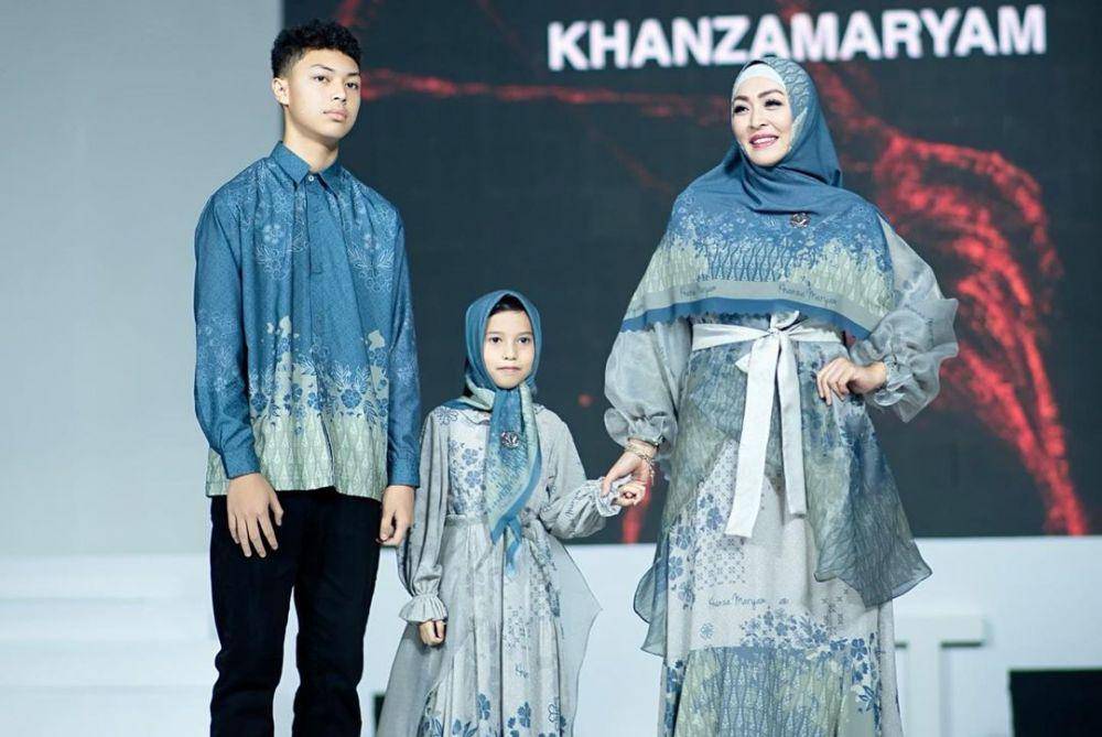 momen catwalk perdana Keanu Massaid (instagram.com/angelinasondakh09)