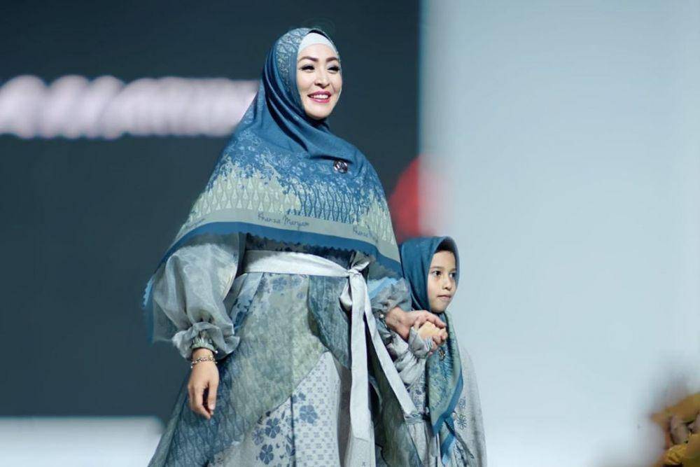 momen catwalk perdana Keanu Massaid (instagram.com/angelinasondakh09)