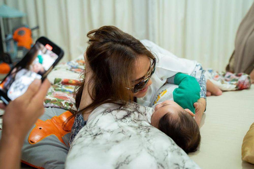 potret Bunda Corla meet up sama para artis (instagram.com/raffinagita1717)