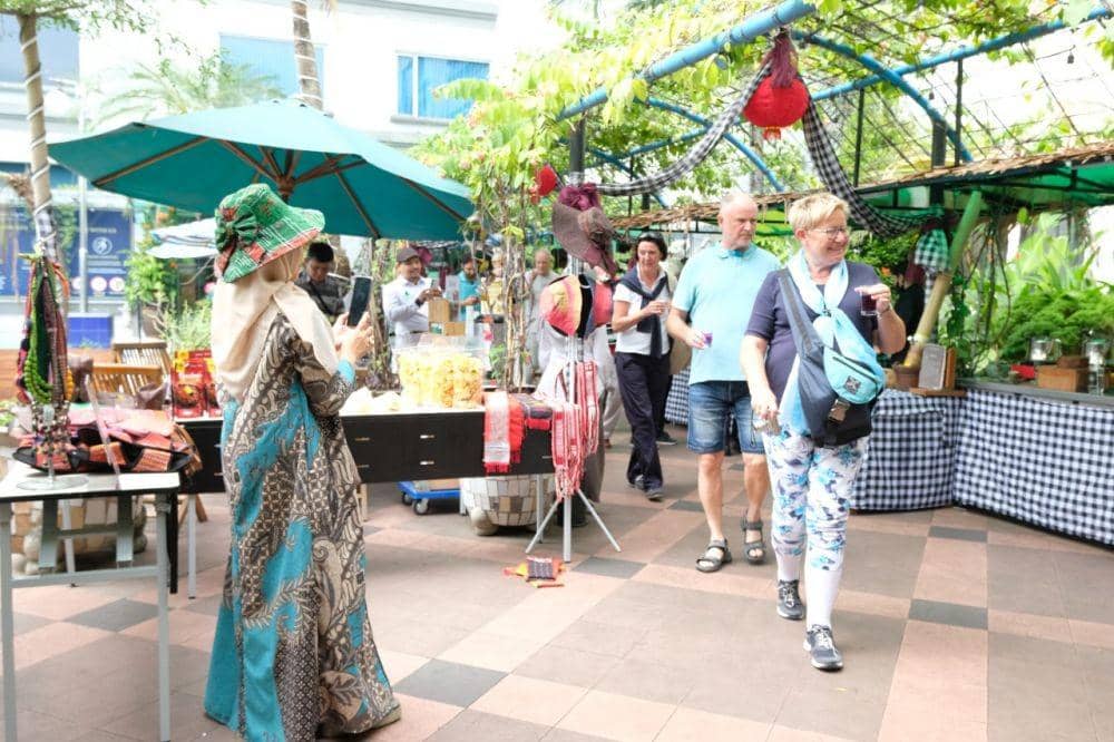 Kedatangan Tamu Mancanegara, Grand Mercure Kenalkan Kearifan Lokal