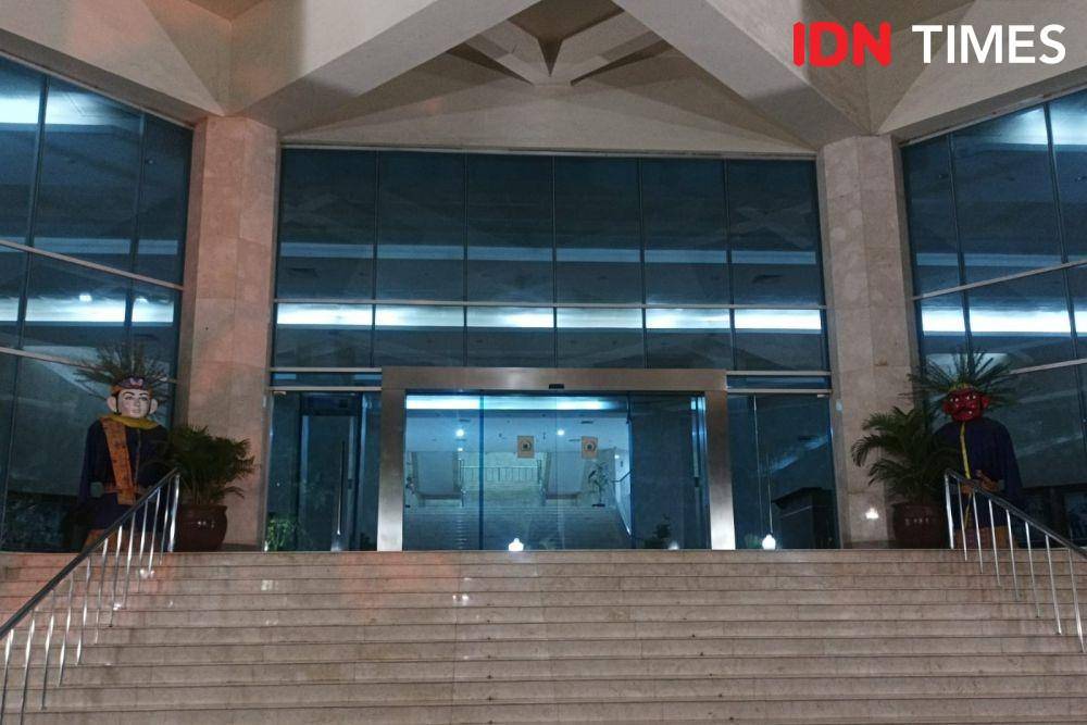 Suasana gedung DPRD DKI Jakarta, Selasa (17/1/2023). (IDN Times/Dini Suciatiningrum)