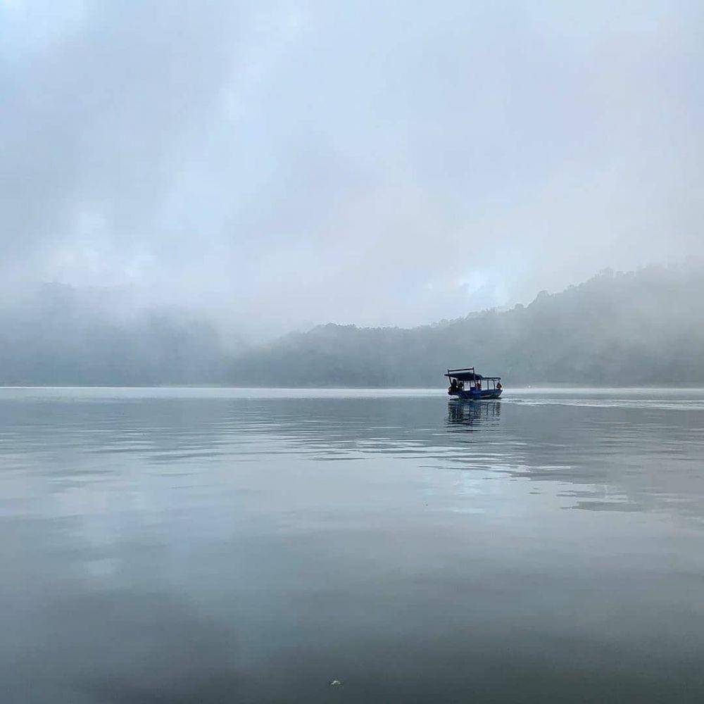 Suasana sore di Glamping Lakeside Rancabali (instagram.com/fifikaramoy)