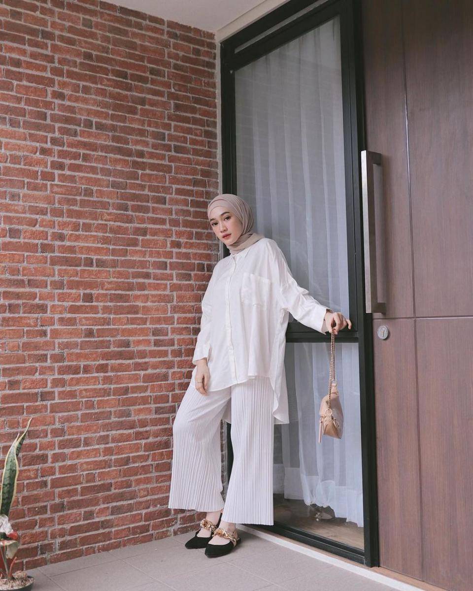 referensi outfit ke kantor ala Sinta Sri Antan (instagram.com/sin.sr)