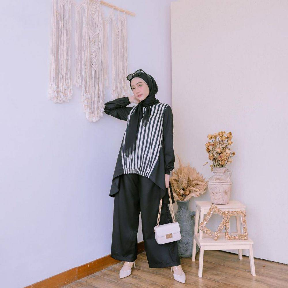 referensi outfit ke kantor ala Sinta Sri Antan (instagram.com/sin.sr)