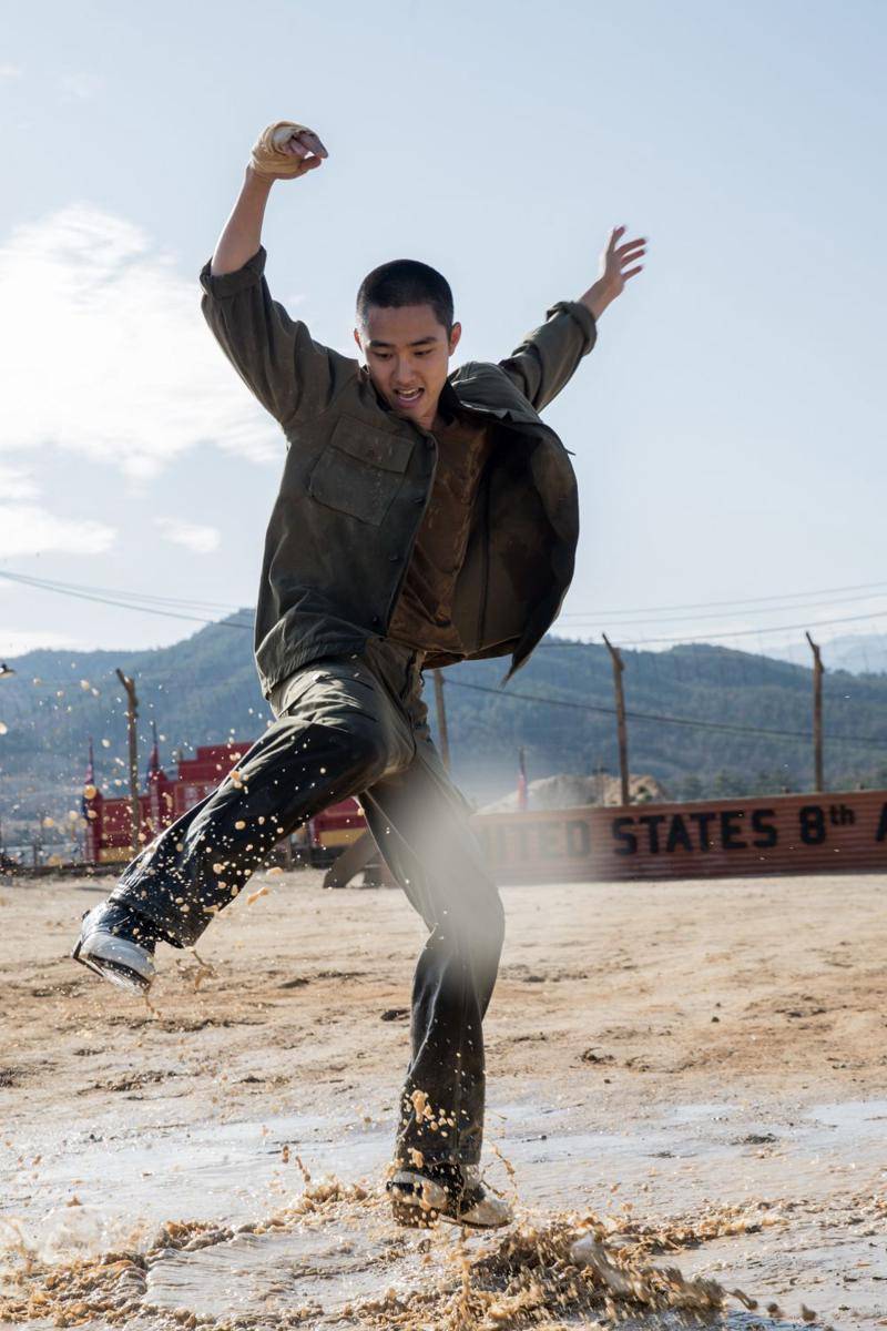 cuplikan D.O EXO di film Swing Kids (dok. Korean Box Office Information System/Swing Kids)