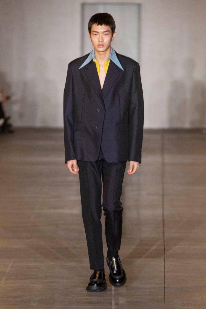 Fashion Look yang Dipamerkan di Prada Fall/Winter 2023 Menswear Collection (prada.com)