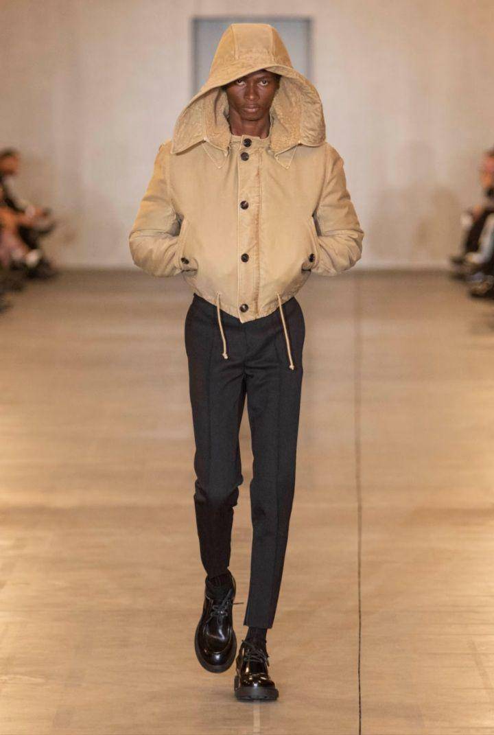 Fashion Look yang Dipamerkan di Prada Fall/Winter 2023 Menswear Collection (prada.com)