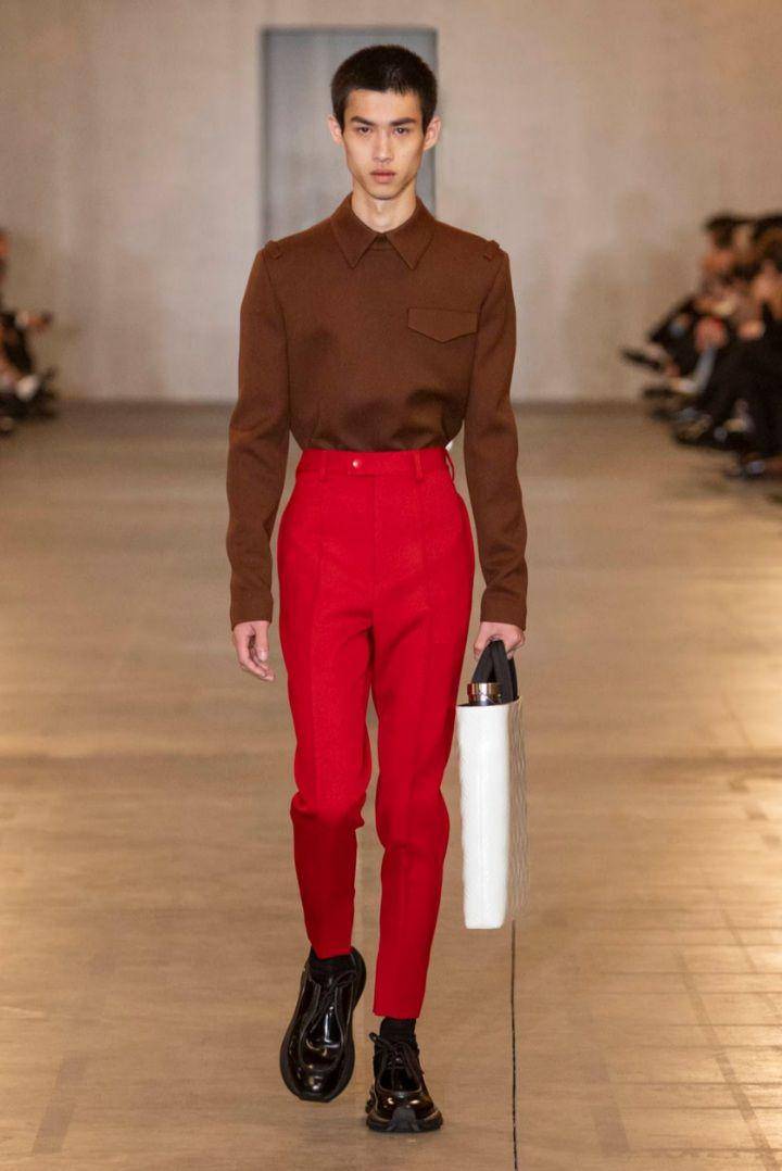 Koleksi yang Dipamerkan di Prada Fall/Winter 2023 Menswear (prada.com)