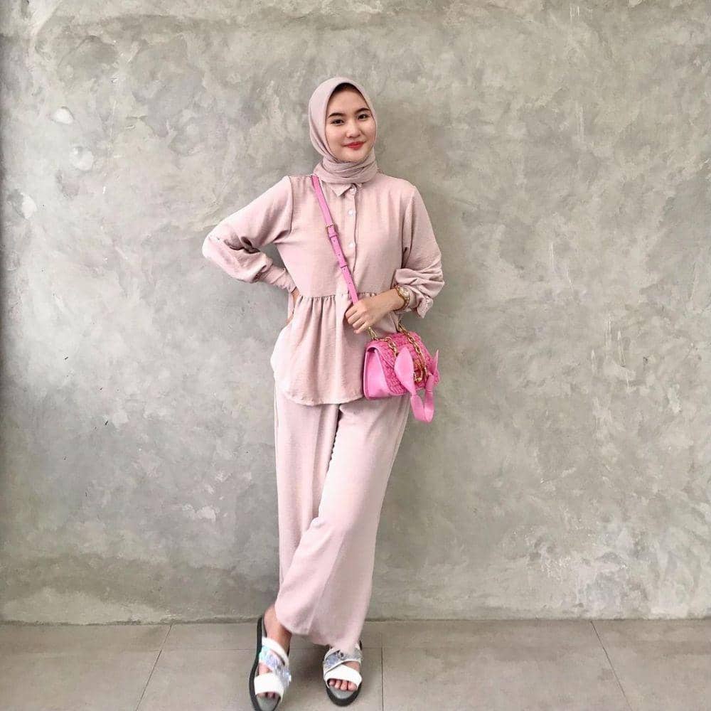potret outfit Intan Ghazella (instagram.com/intanghazll_)