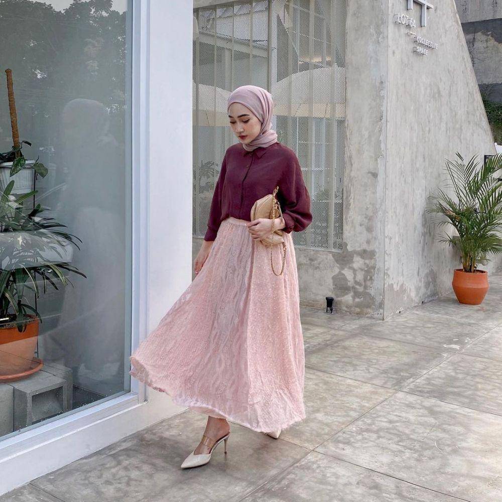 referensi outfit ke kantor ala Sinta Sri Antan (instagram.com/sin.sr)