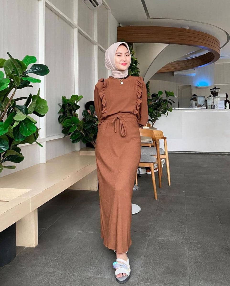 potret outfit Intan Ghazella (instagram.com/intanghazll_)