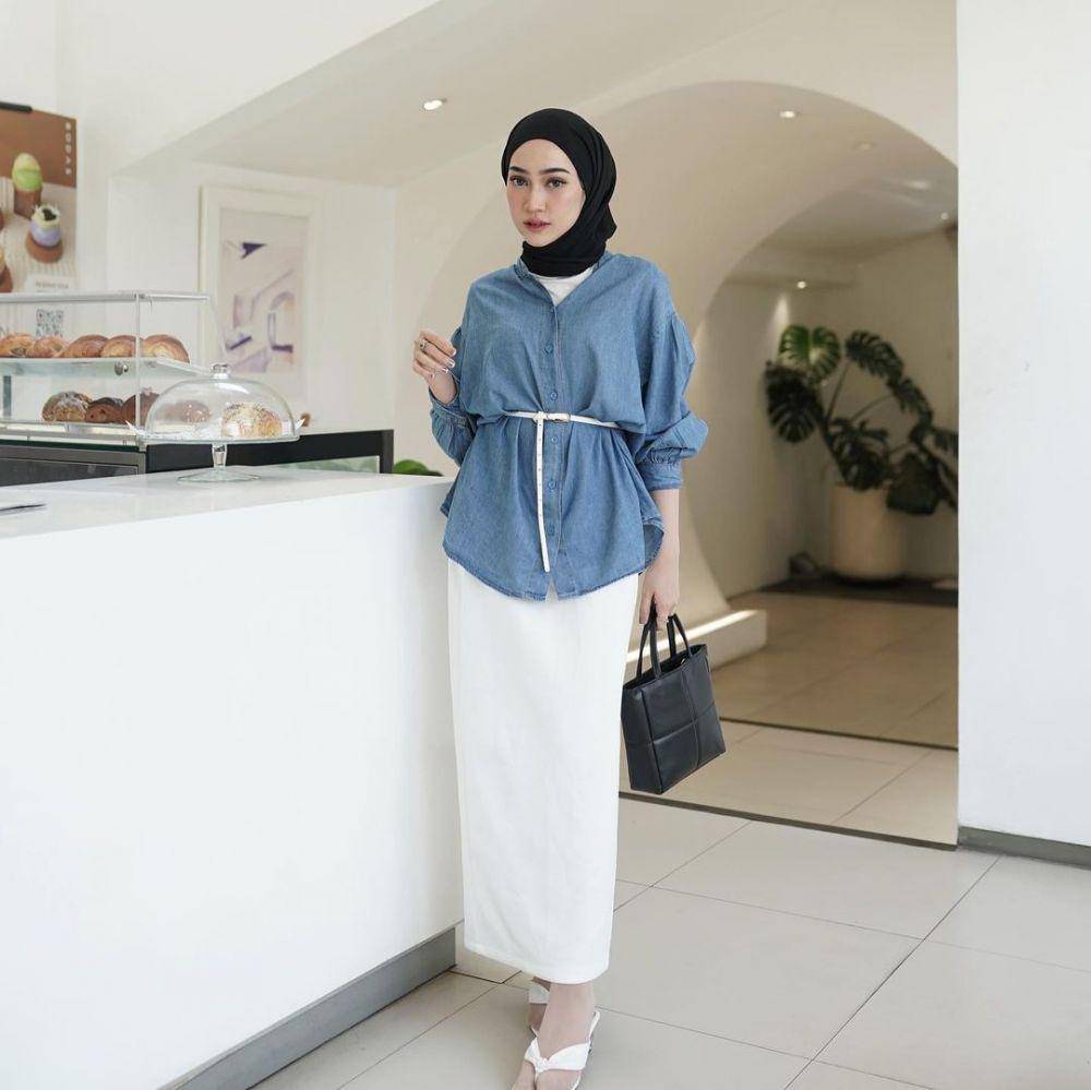 referensi outfit ke kantor ala Sinta Sri Antan (instagram.com/sin.sr)