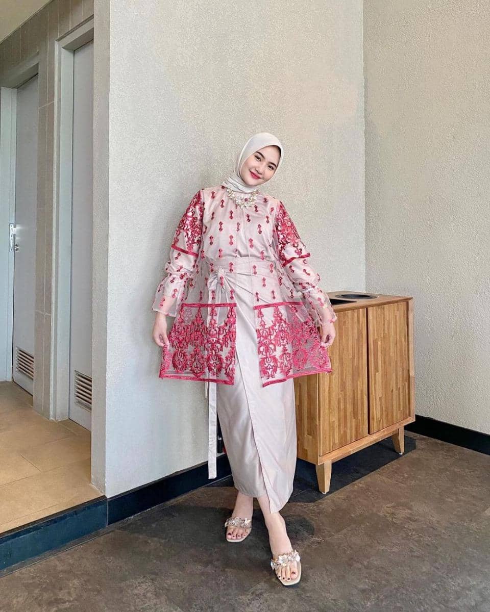 potret outfit Intan Ghazella (instagram.com/intanghazll_)