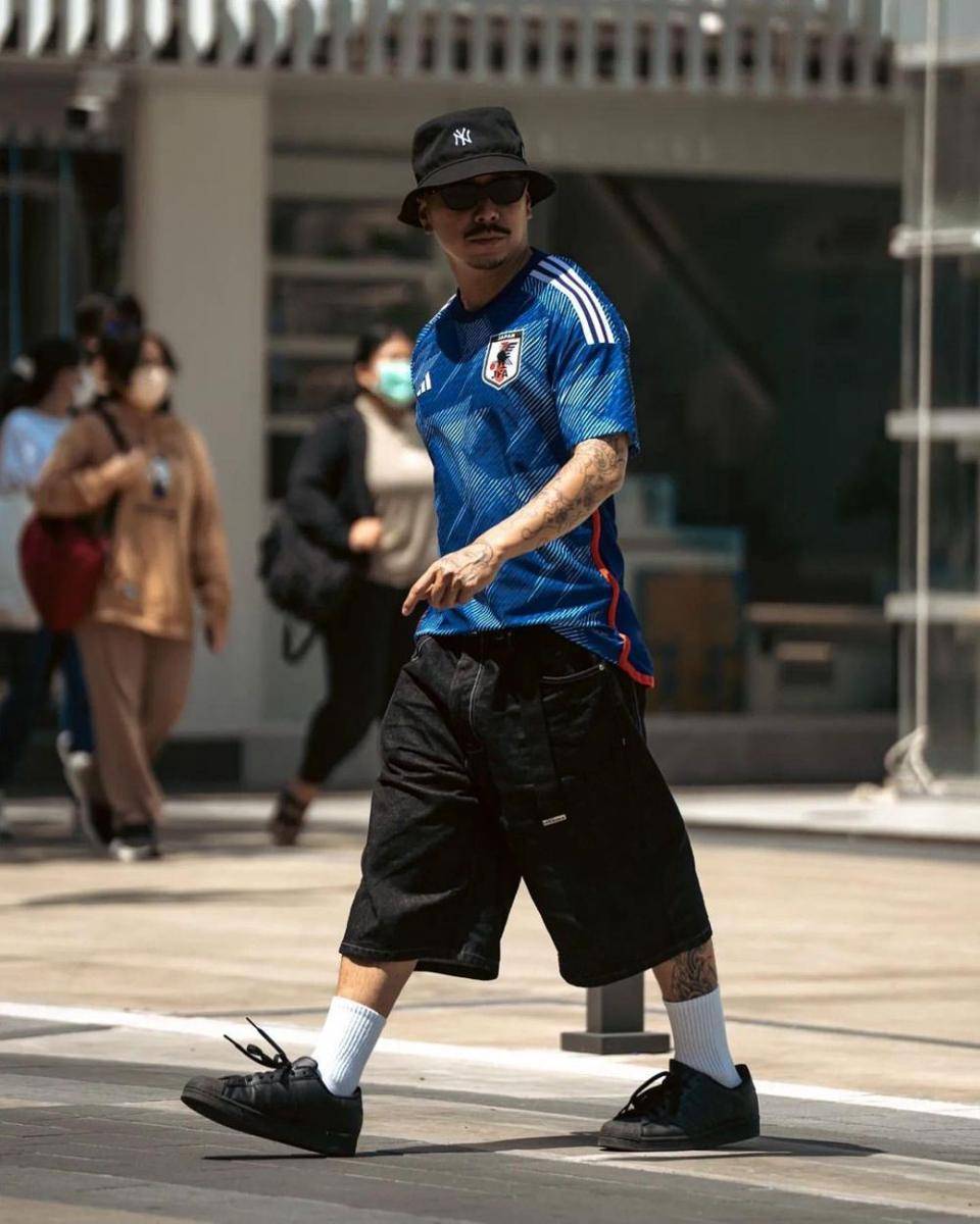 Gaya fashion Bloke Core (instagram.com/offthepitch_archive)
