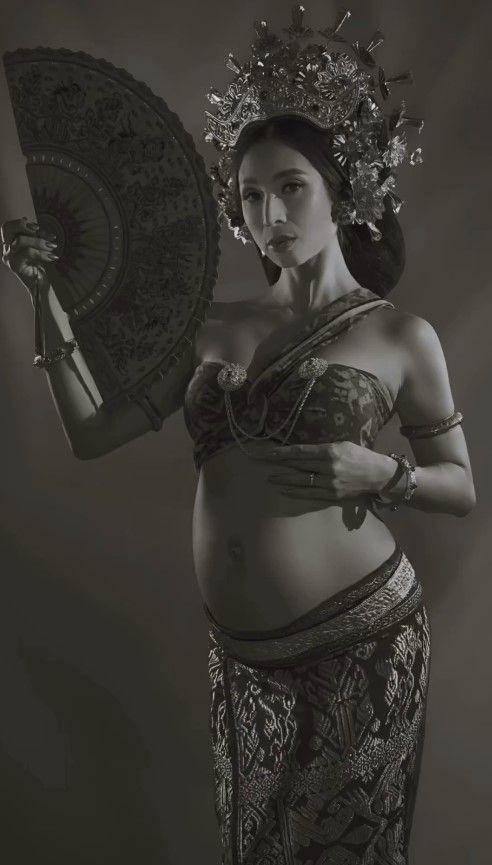 maternity Jennifer Bachdim (Instagram.com/jenniferbachdim)