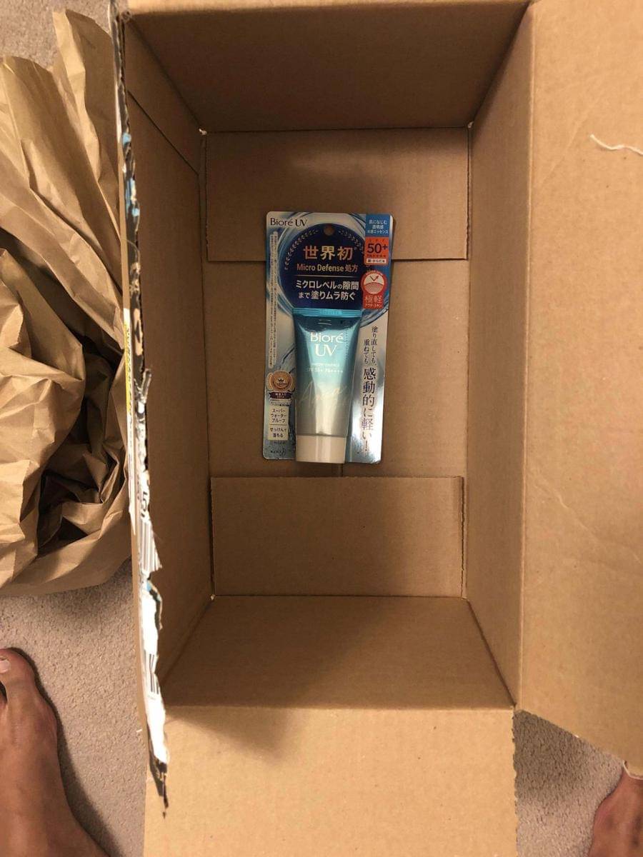 potret nyeleneh orang ngebungkus barang (reddit.com/user/monitarlizard)