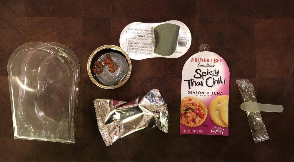 potret nyeleneh orang ngebungkus barang (reddit.com/user/tesmithp)