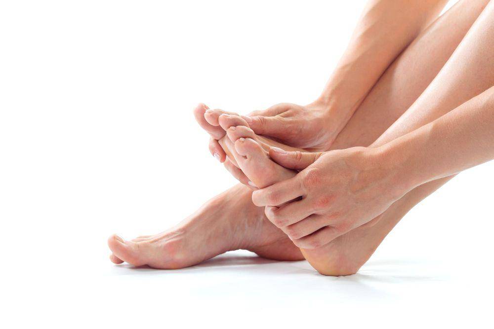 ilustrasi kaki dengan kutil plantar (freepik.com/fabrikasimf)