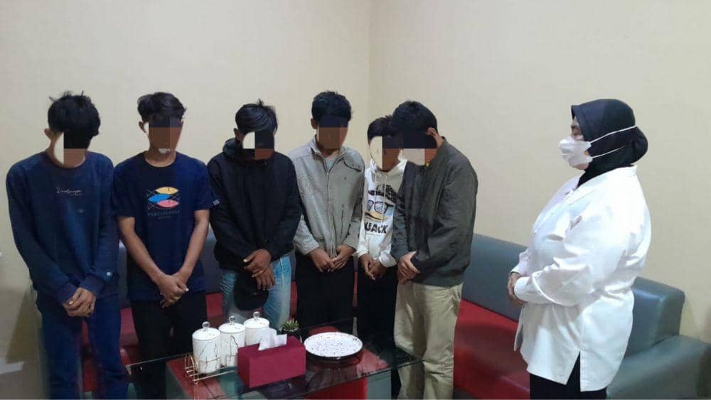 Enam orang pelaku pemerkosaan anak di bawah umur ditangkap polisi. (IST/Polres Brebes)