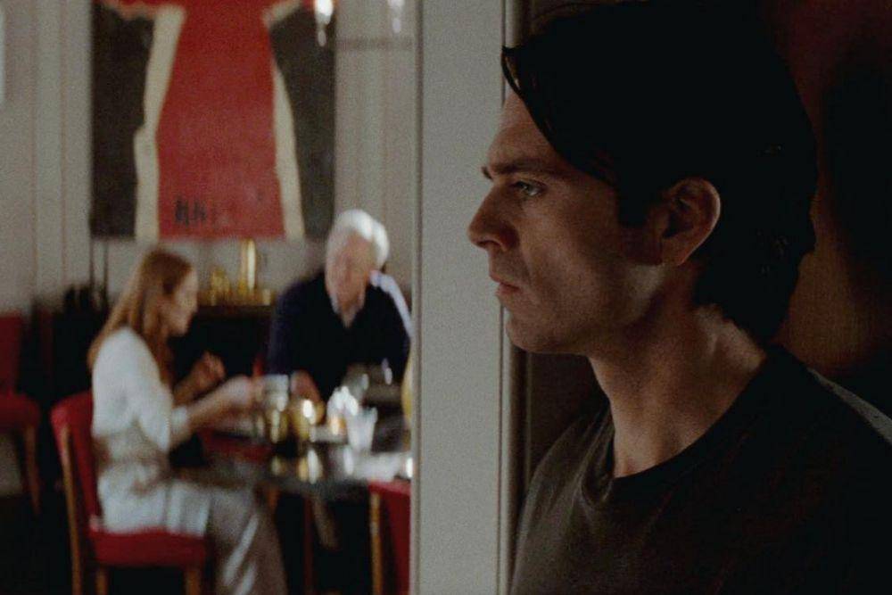 Sebastian Stan dalam film Sharper (dok. A24/Sharper)