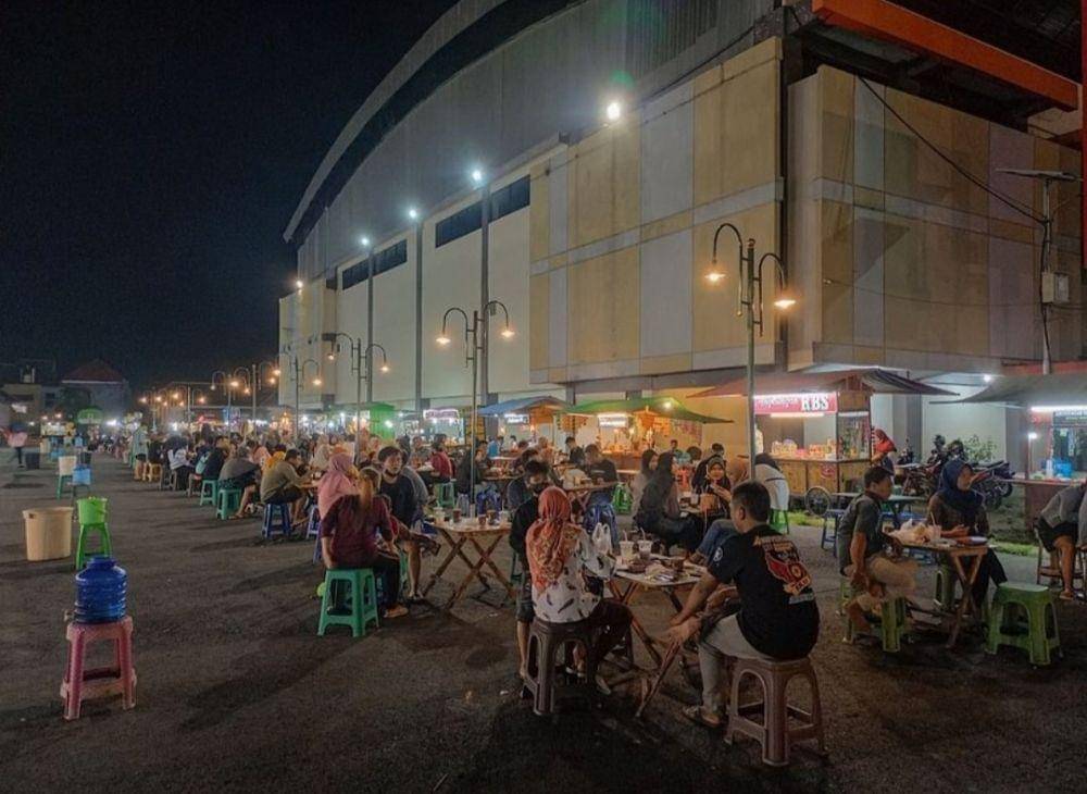 Gor Lembu Peteng malam hari (instagram/kacamata_tulungagung)