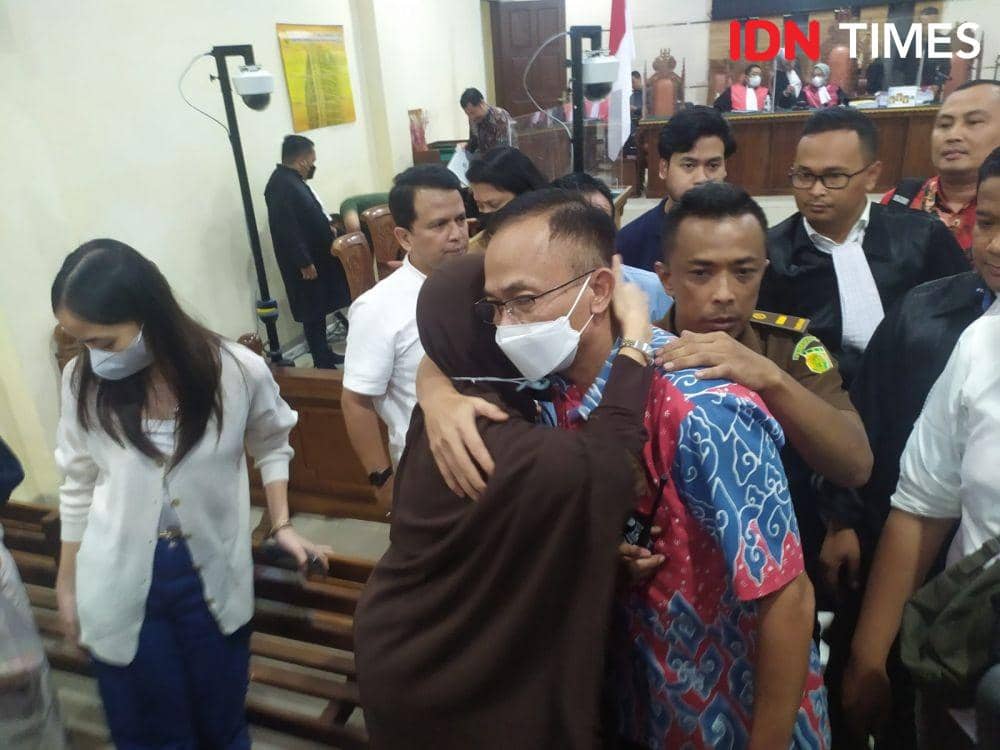 [BREAKING] Penyuap Rektor Unila Divonis Penjara, Tangis Keluarga Pecah