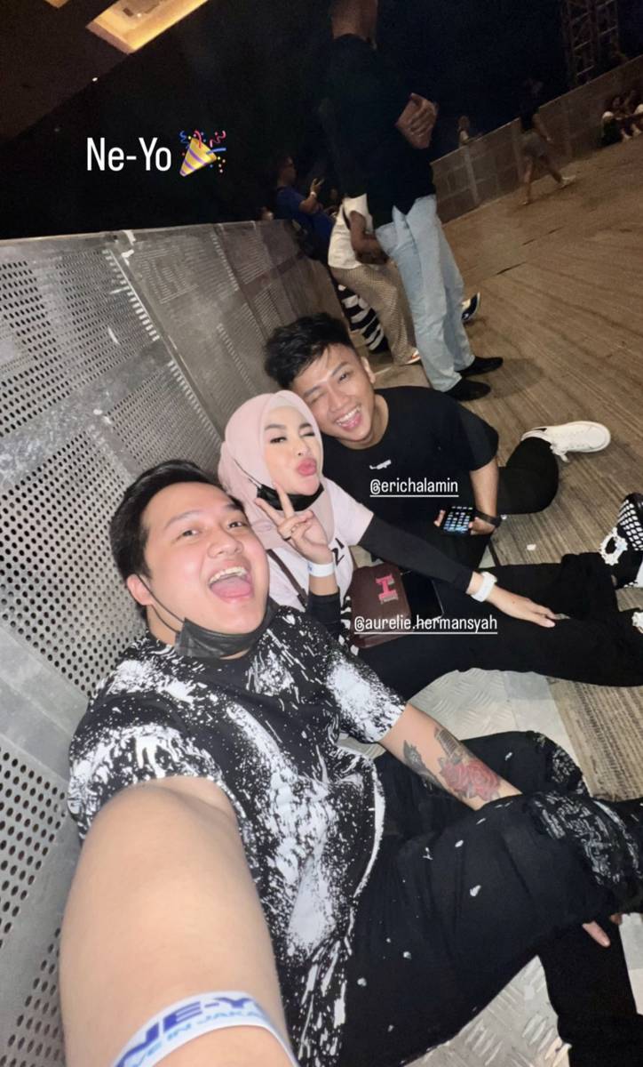 potret Aurel Hermansyah nonton konser Ne-Yo (instagram.com/erichalamin)