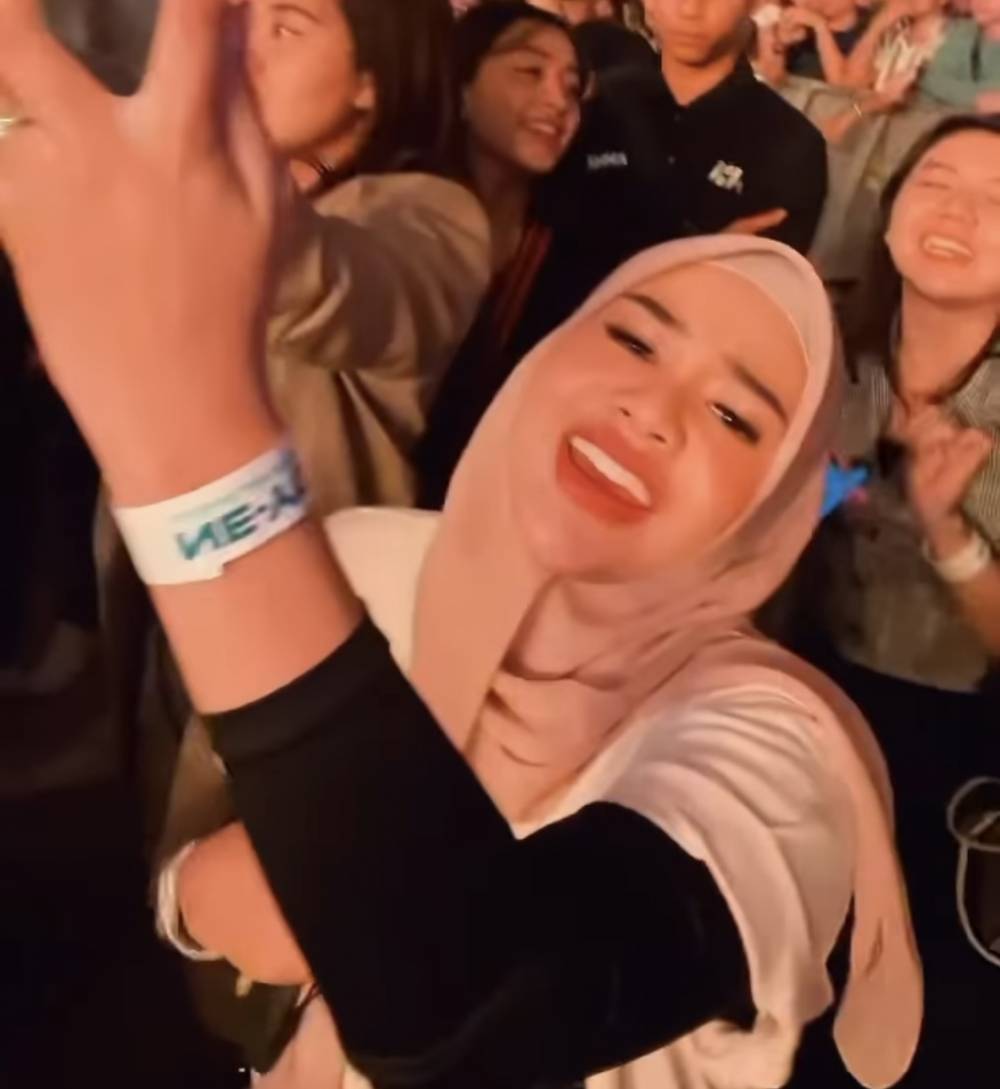 potret Aurel Hermansyah nonton konser Ne-Yo (instagram.com/erichalamin)