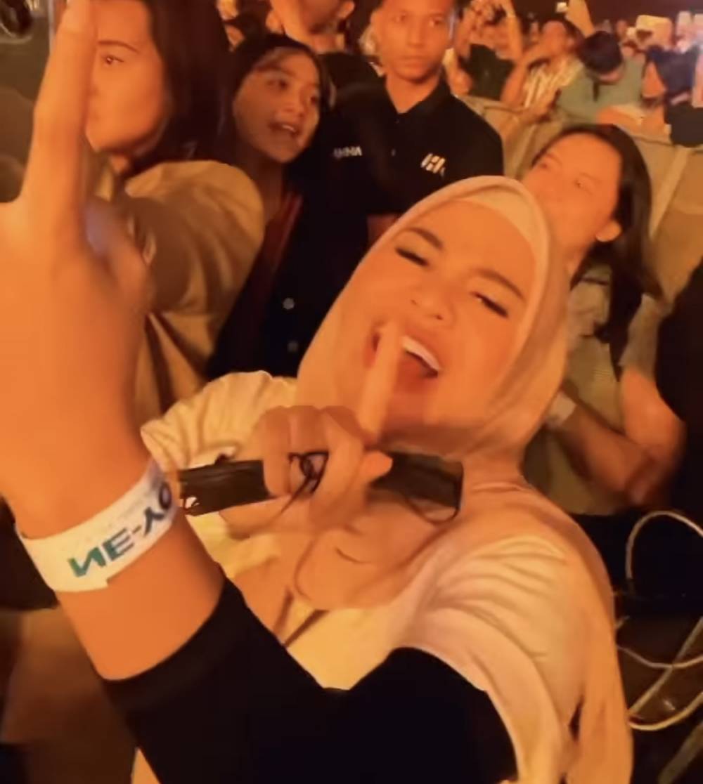 potret Aurel Hermansyah nonton konser Ne-Yo (instagram.com/erichalamin)