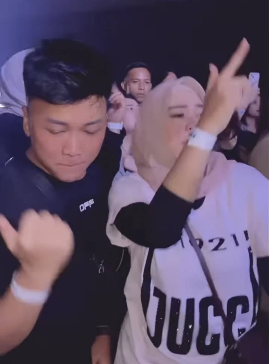 potret Aurel Hermansyah nonton konser Ne-Yo (instagram.com/erichalamin)