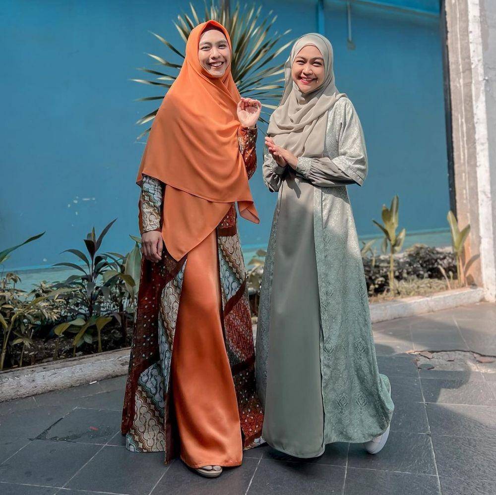 OOTD Syar'i ala Ria Ricis Bersaudara (instagram.com/okisetianadewi)