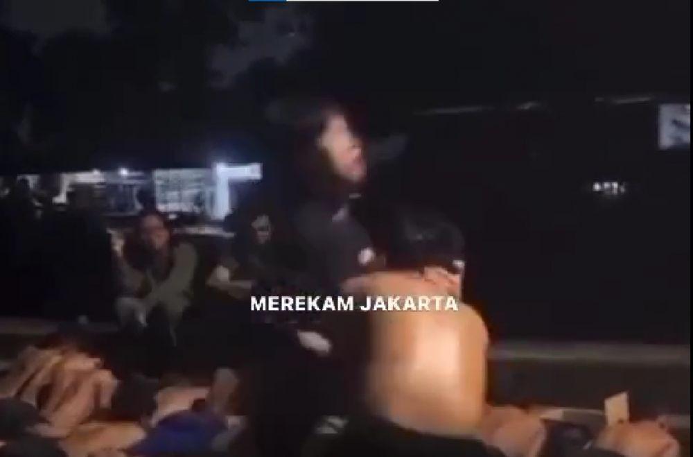 Aksi pelonco yang dilakukan oleh alumni terhadap siswa kelas 12 SMAN 6 Jakarta. (instagram.com/jktinfo24jam)