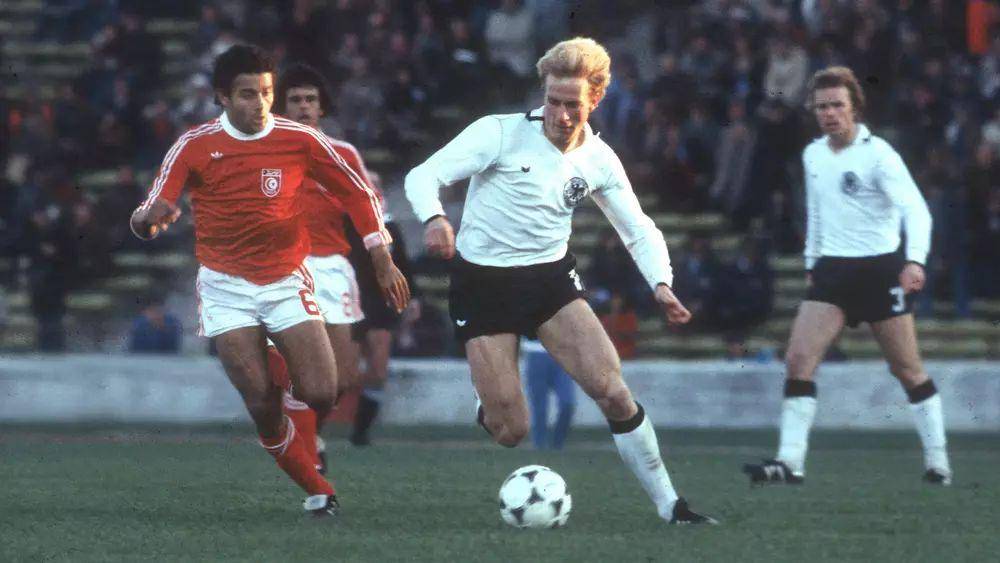 Jerman melawan Tunisia di Piala Dunia 1978. (fifa.com)