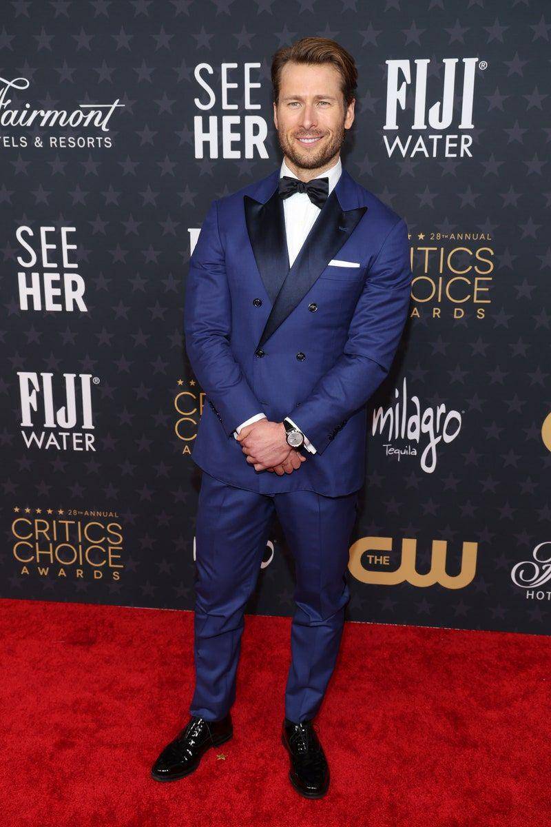 Glen Powell di Critics Choice Awards 2023 (dok. GQ)