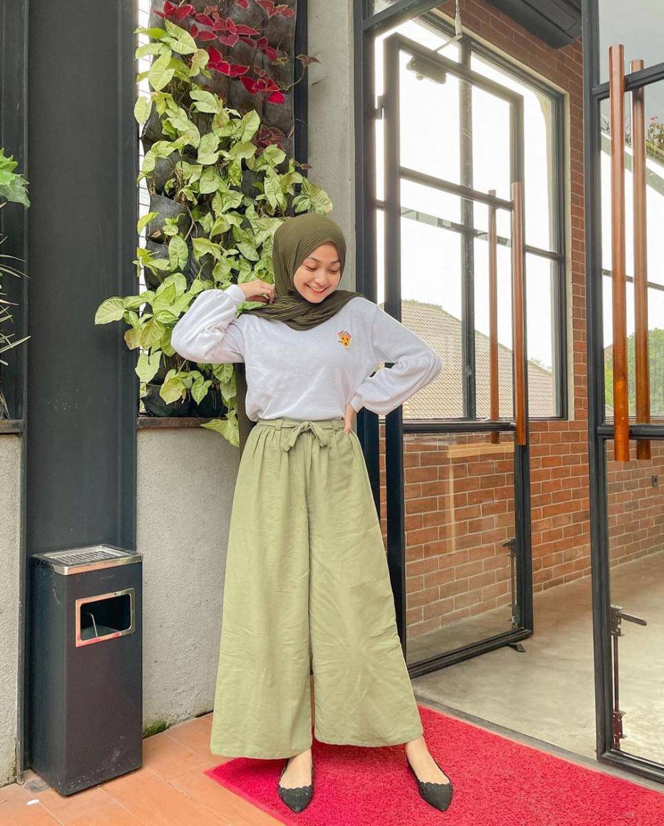 padu padan outfit warna hijau ala selebgram Elya Anisa (instagram.com/elyanisa_)