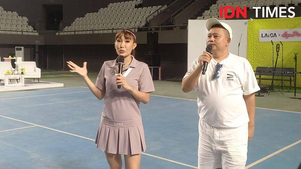 LAICA x Ayu Dewi meluncurkan koleksi sportswear tenis yang fashionable dan fungsional di Tennis Indoor Senayan, Kamis (19/1). (Aprodithe Kyrie/IDN Times)