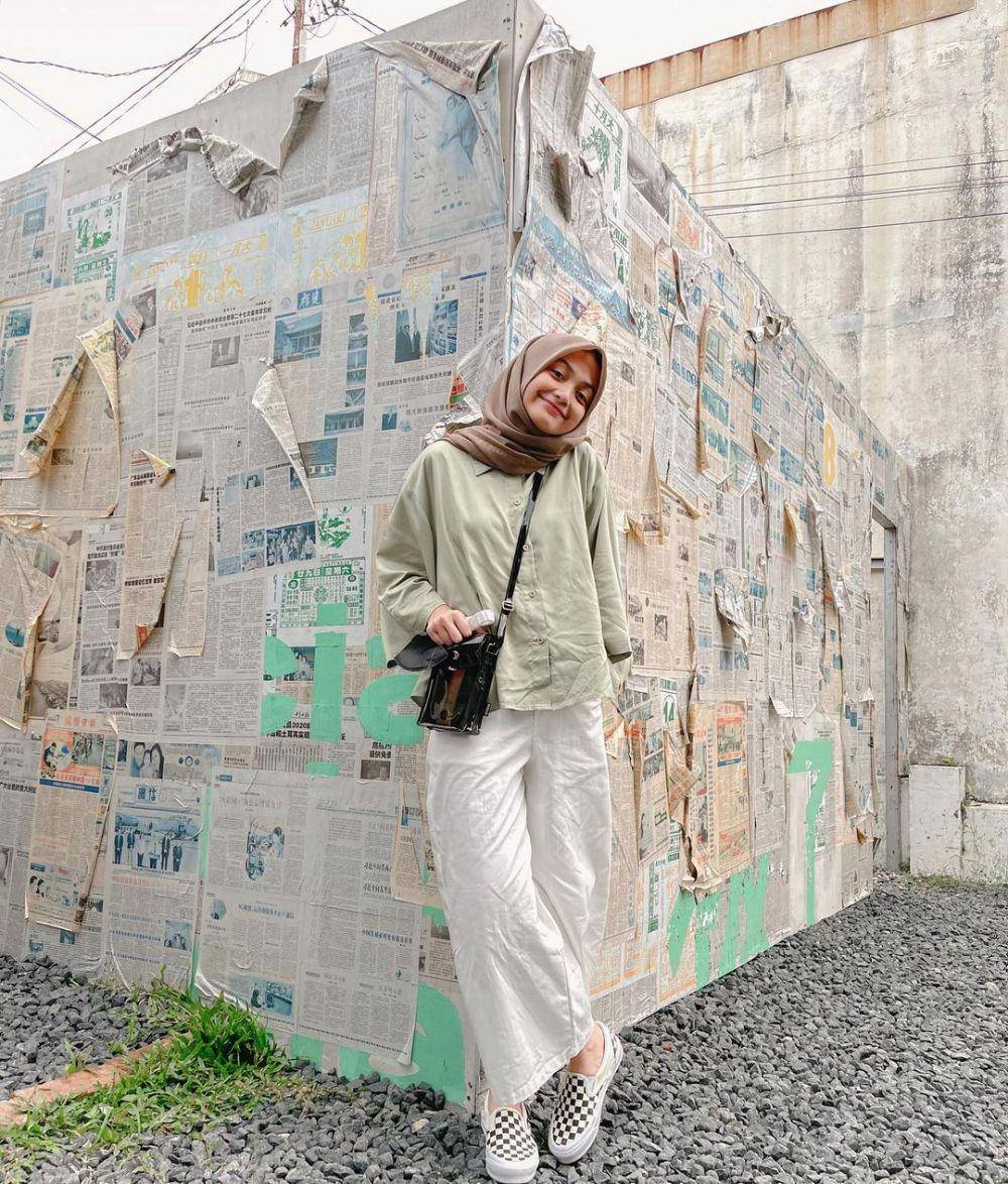 padu padan outfit warna hijau ala selebgram Elya Anisa (instagram.com/elyanisa_)