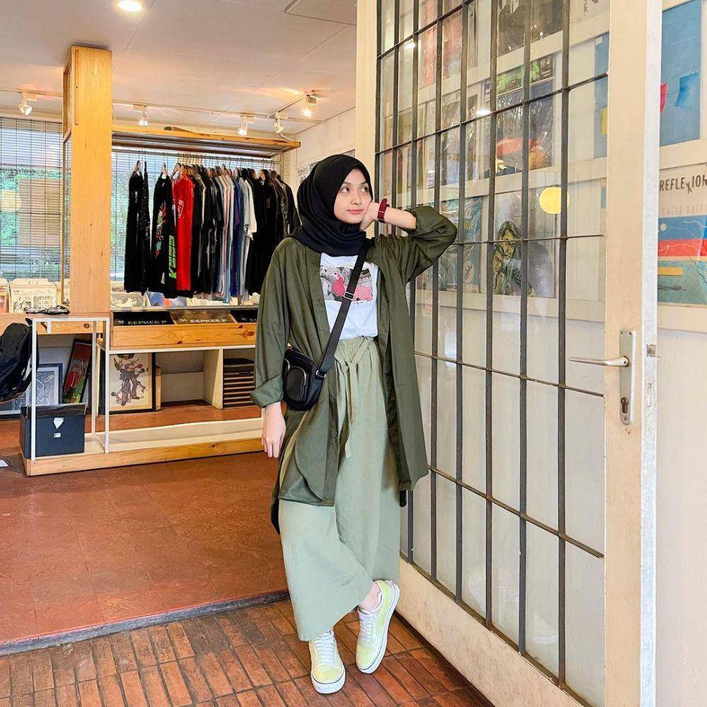 padu padan outfit warna hijau ala selebgram Elya Anisa (instagram.com/elyanisa_)