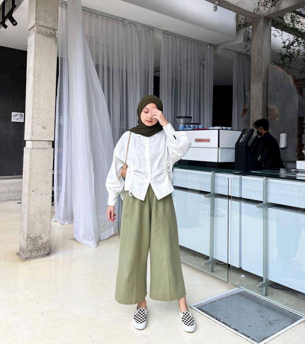 padu padan outfit warna hijau ala selebgram Elya Anisa (instagram.com/elyanisa_)
