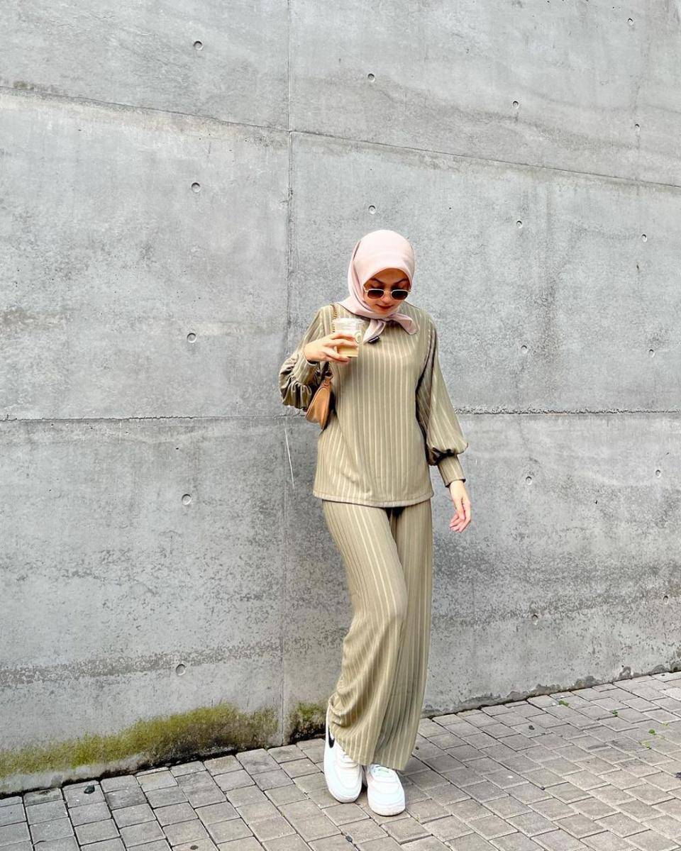 padu padan outfit warna hijau ala selebgram Elya Anisa (instagram.com/elyanisa_)