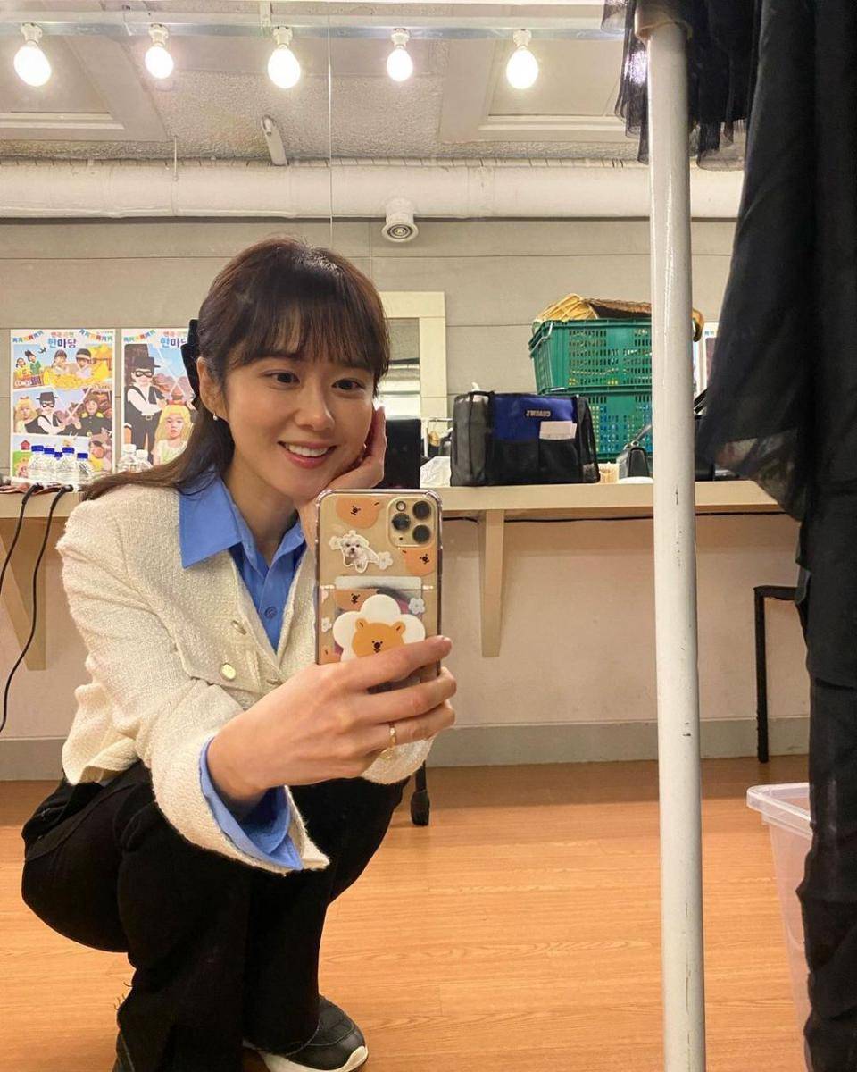 Jang Na Ra (instagram.com/nara0318)
