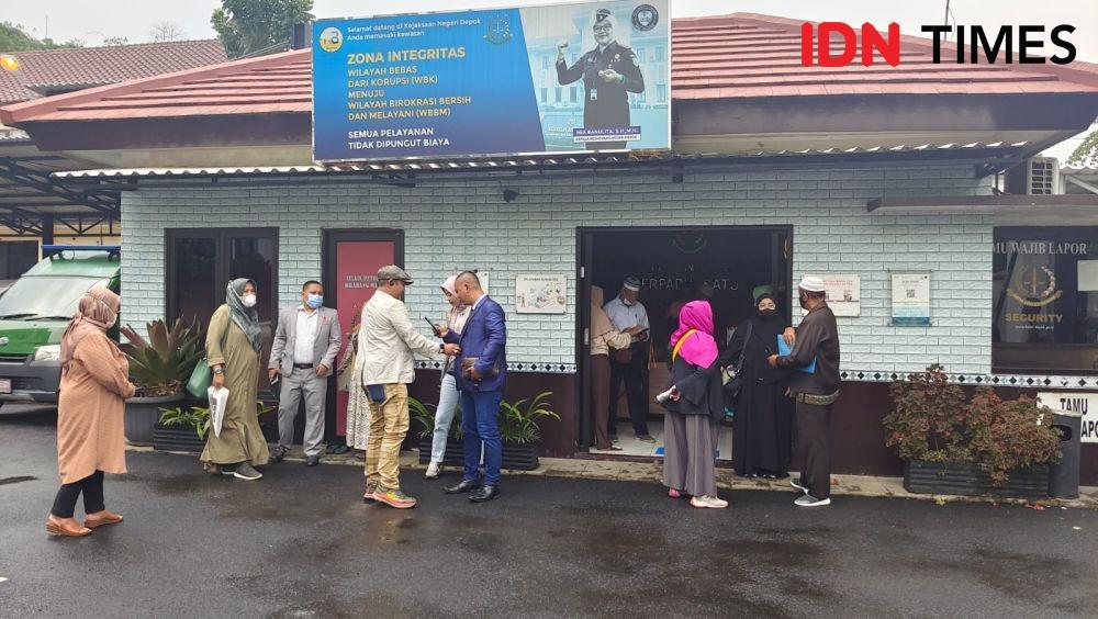 Korban First Travel Serahkan Bukti ke Kejari Depok untuk Pengembalian Aset