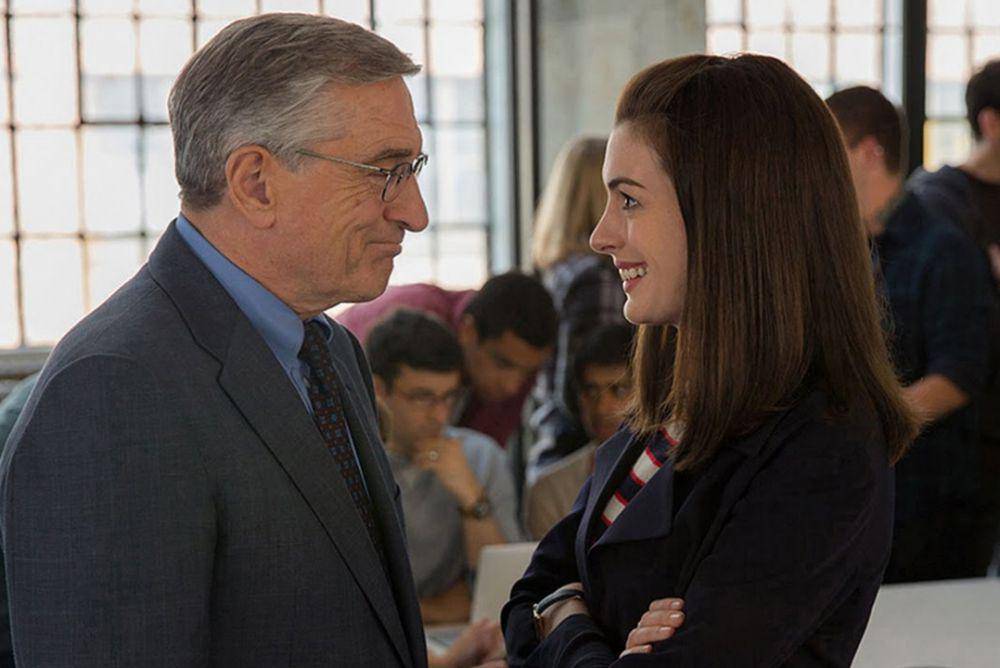 Robert De Niro dan Anne Hathaway dalam film The Intern (dok. Warner Bros. Pictures/The Intern)