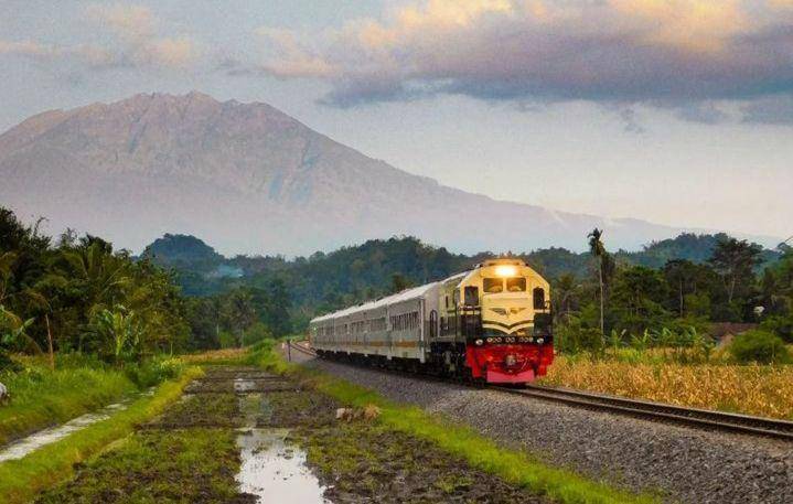 Transportasi kereta api (Instagram/pesonajember)