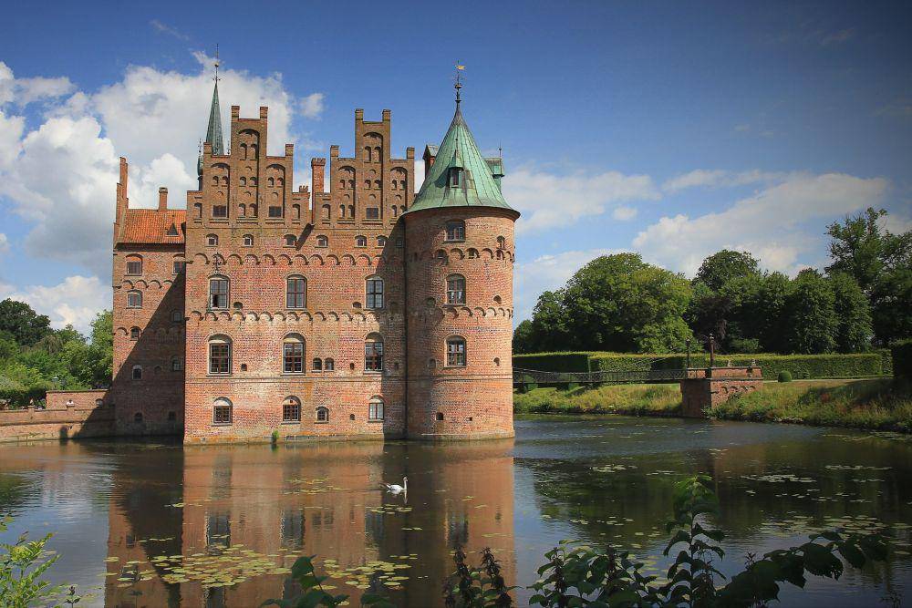 Istana Egeskov (unsplash.com/marsurn)