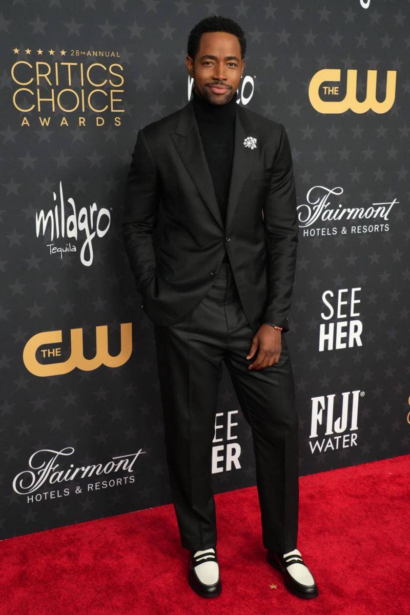 Jay Ellis di Critics Choice Awards 2023 (dok. Pop Sugar)